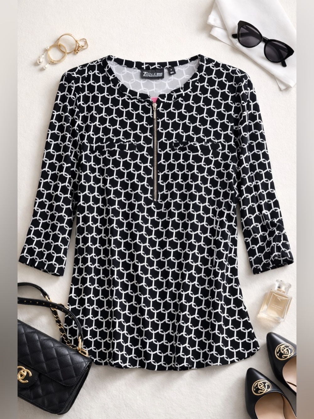 New York & Company Black Chain Print Zip-Front Blouse Size Medium